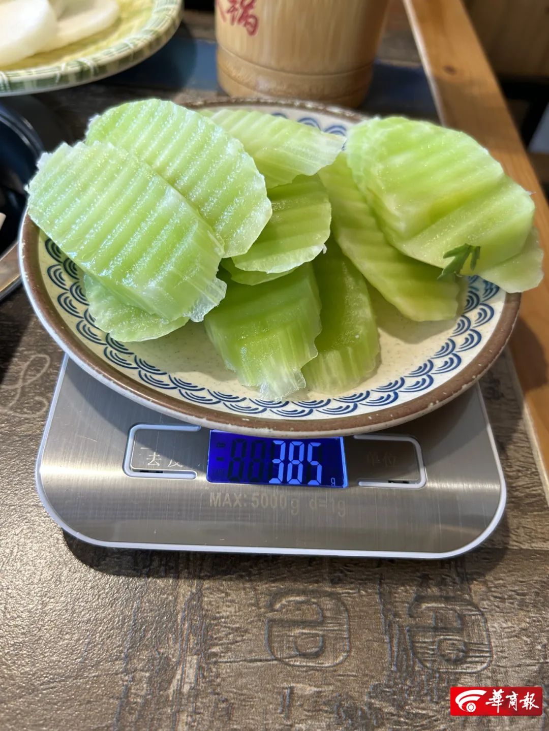 DƬ